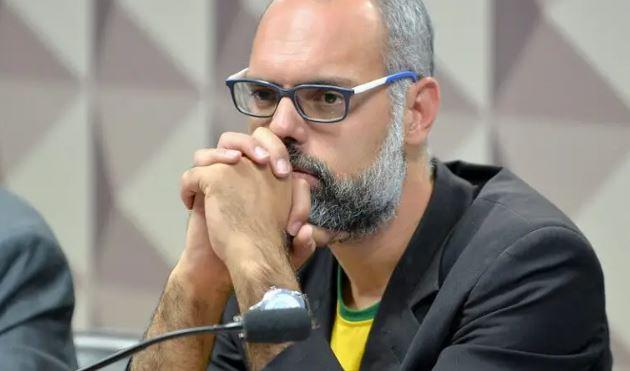 Novos diálogos do TSE: auxiliar do ministro Moraes fala em 'mandar jagunços' para pegar jornalista Allan dos Santos