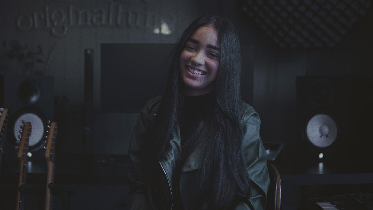 A jovem cantora Esther lança o single “Levantarei Minha Voz”