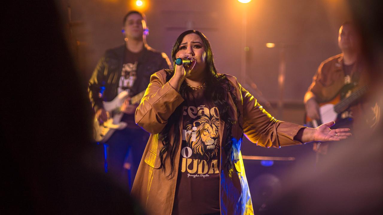 Jhennypher Hipólito exalta Jesus com o single “Leão da Tribo de Judá”