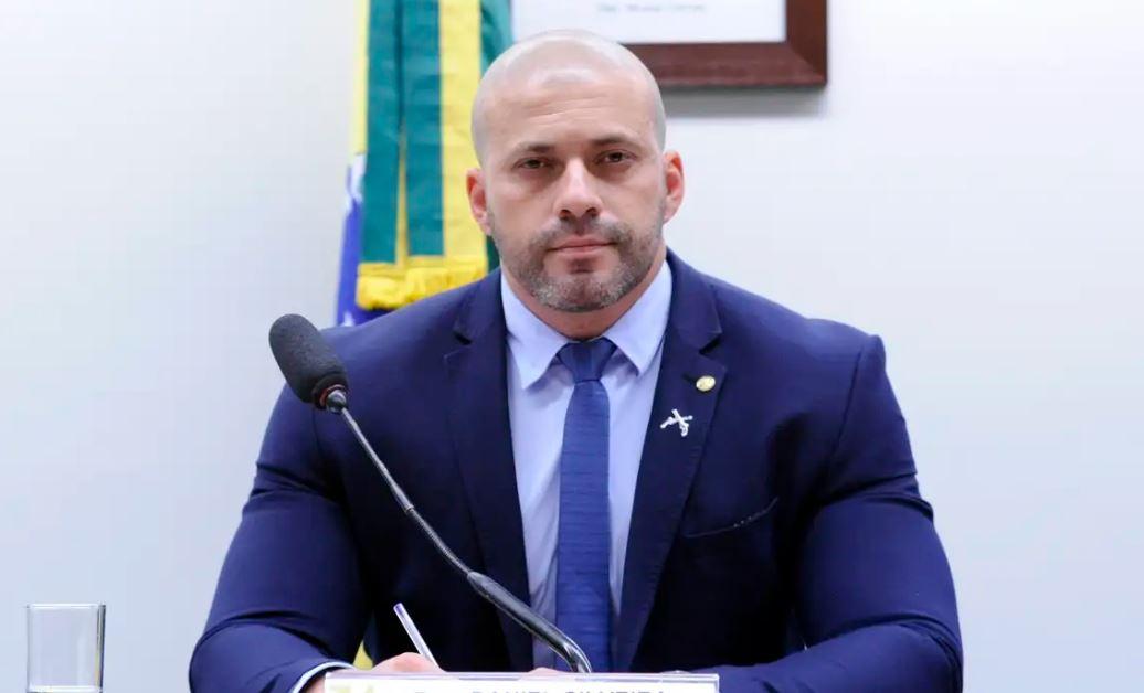 Moraes recebe exame criminológico em favor de Silveira, mas pede mais dados