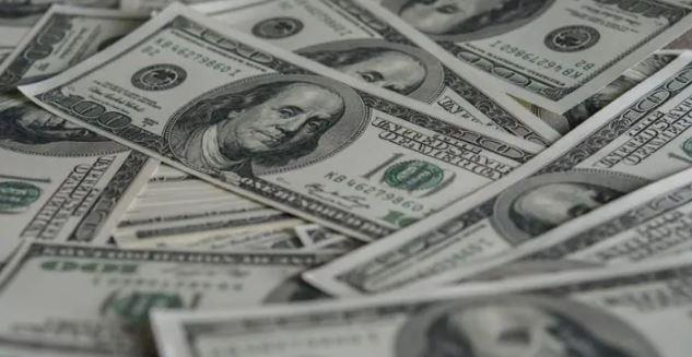 Dólar fecha em R$ 5,76, maior valor desde a pandemia