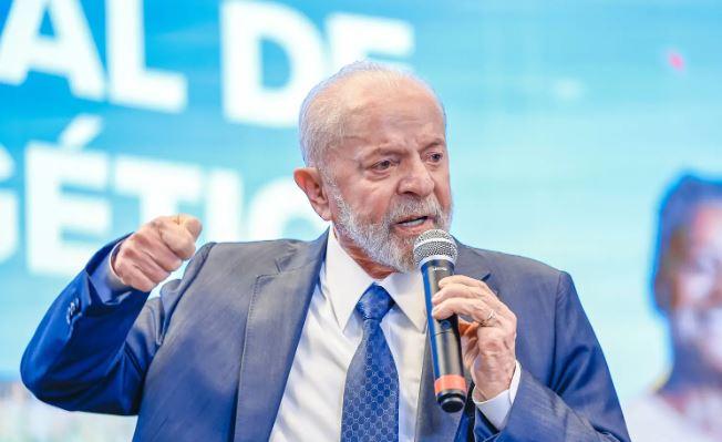 Lula ainda pode ter sangramento na cabeça e vai repetir exames, dizem médicos