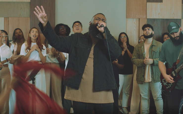 Matheus Duque engrandece Jesus Cristo com o louvor de adoração “Cordeiro”