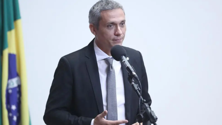 Moraes vota para tornar Gayer réu por difamação e injúria; Dino acompanha