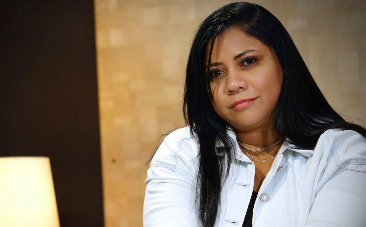 Rosianny Cruz presenteia o público com a linda música “Amigo Fiel”