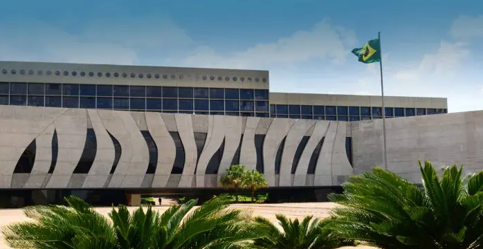 STJ permite que mãe entregue filho para adoção sem autorização do pai