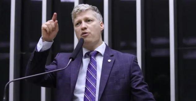 ‘Tornei-me alvo de inquérito inconstitucional de Flávio Dino’, denuncia Van Hattem