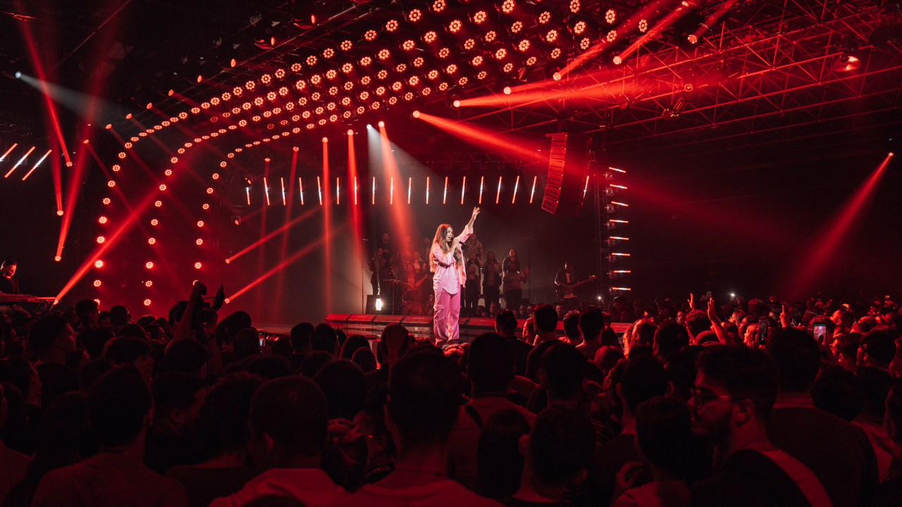 Em single inédito, Sarah Beatriz canta sobre a importância de estar na presença de Deus