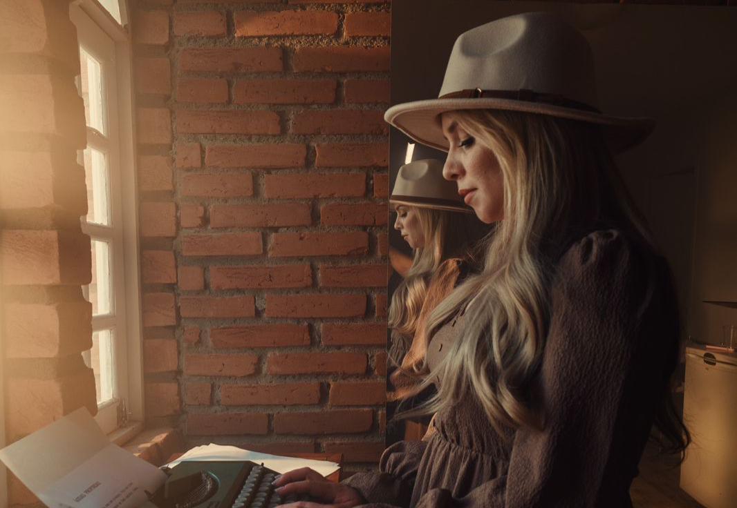 Fernanda Martell traz uma mensagem intensa na canção “Águas Profundas”