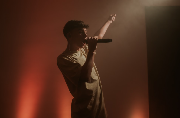 Gabriel Pompeo segue a sequência do projeto pela ONErpm com o single “Eu Vou”