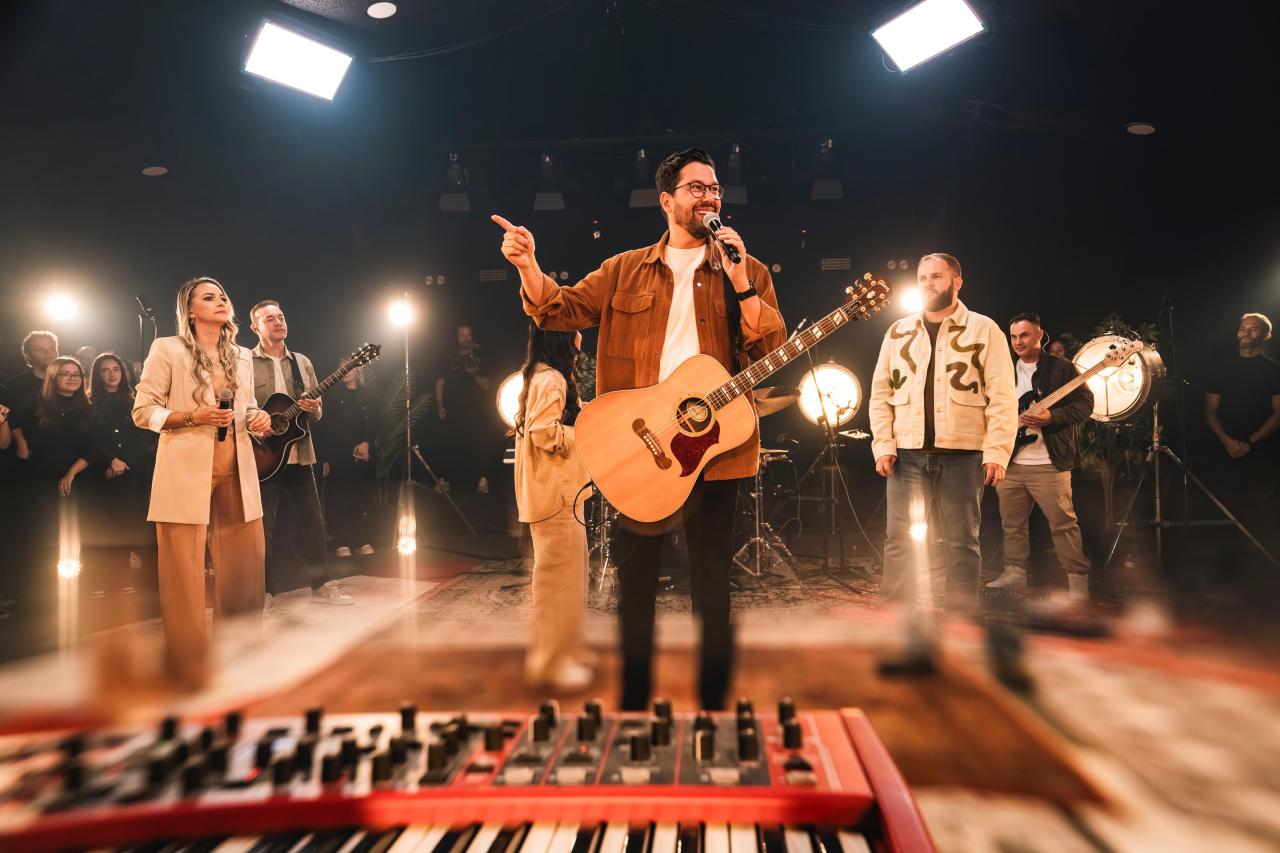 Lagoinha Music Tampa feat. Samuel Mizhary na belíssima canção “Por Amor”