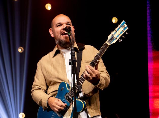 Comemoração de 30 anos de carreira de Marcus Salles emociona público com gravação de DVD especial