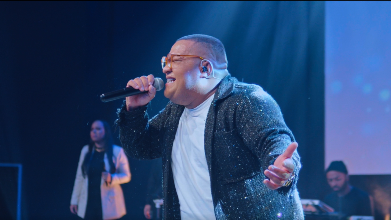 Douglas Borges celebra com o seu novo single, “Um Novo Tempo Vou Viver”