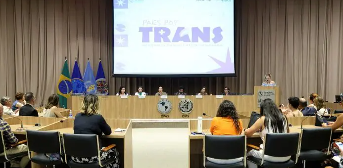 Governo Lula reduz idade para tratamento hormonal a 'crianças trans'