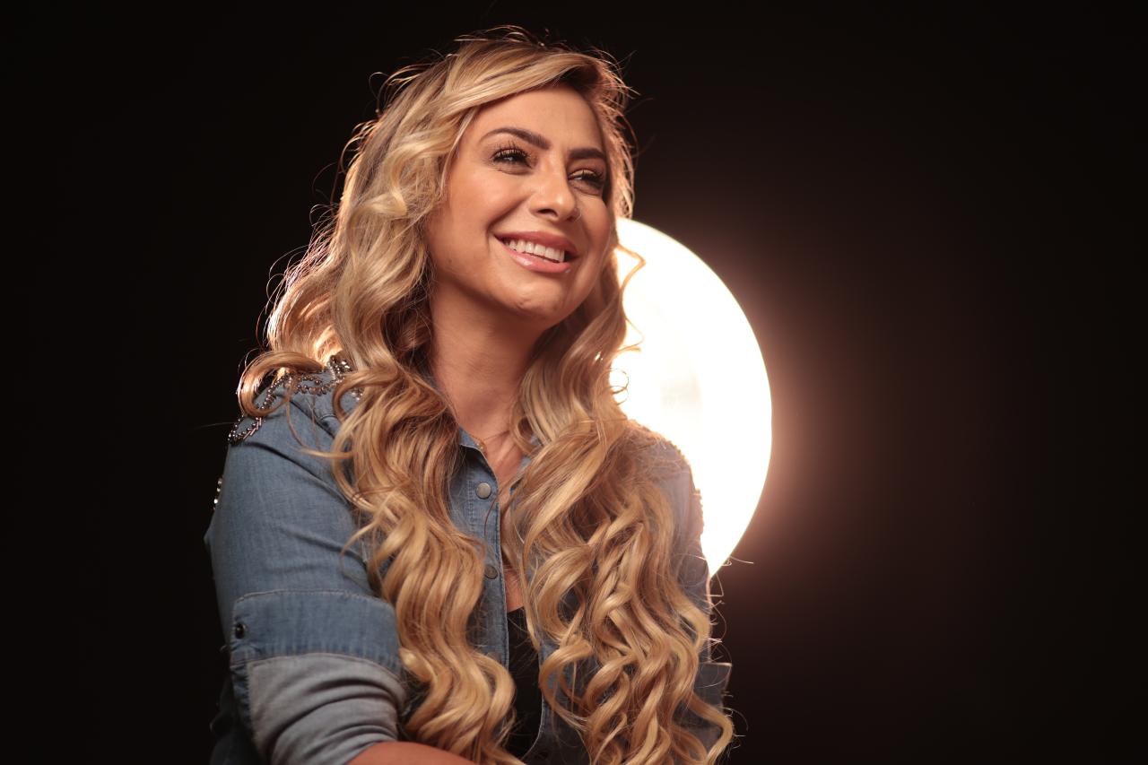 Lydia Moisés resgata a história do Voz da Verdade em novo álbum 