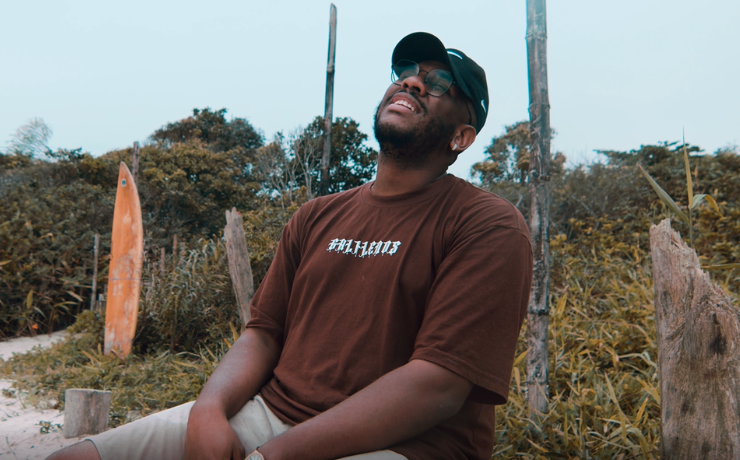 O Peter inova no afrobeat em “Deus de Paz”, exaltando a confiança em Deus