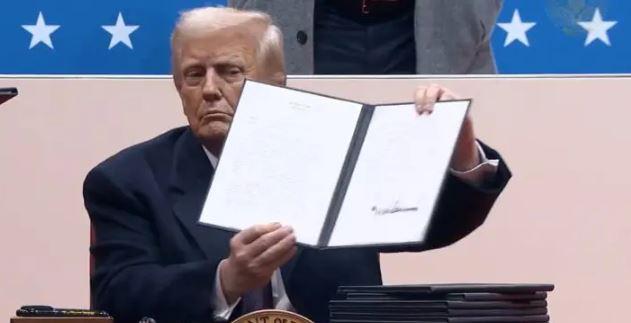 Saída da Organização Mundial de Saúde e proibição de censura: as primeiras medidas de Trump