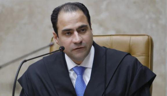 Senador americano cobra OAB sobre defesa da Constituição e questiona violações de direitos no Brasil