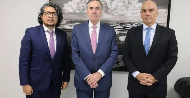 Ao lado de Moraes, Barroso diz a relator de órgão da OEA que o Brasil sofreu risco constitucional e citou suposto plano de assassinato