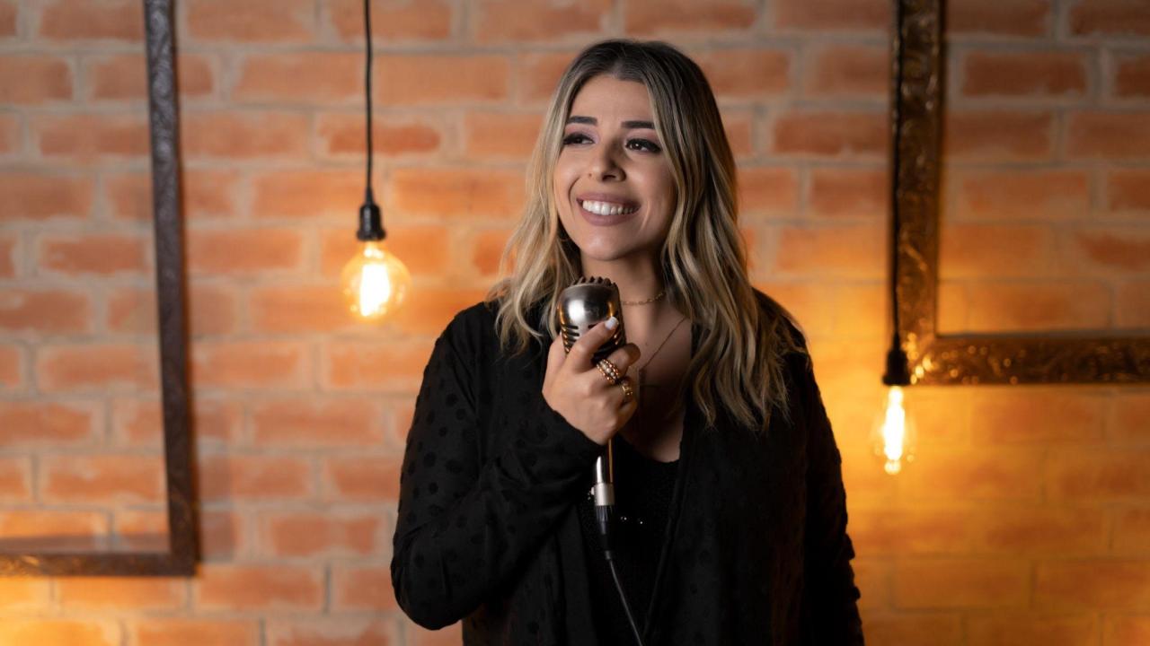 Lorena Aziz lança seu primeiro single 