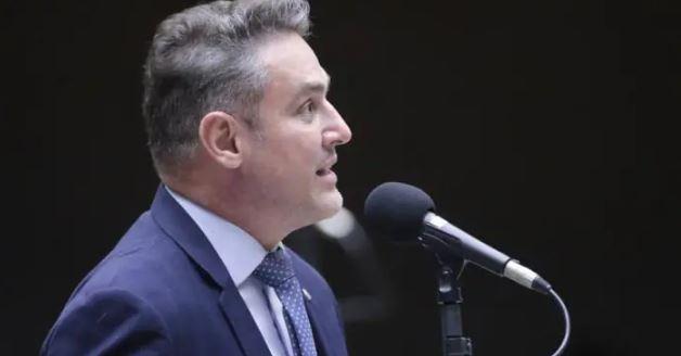 Zucco protocola requerimento e pede explicações sobre escândalo das ‘marmitas invisíveis’