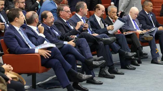 Bolsonaro acompanha no STF julgamento de denúncia de suposto golpe