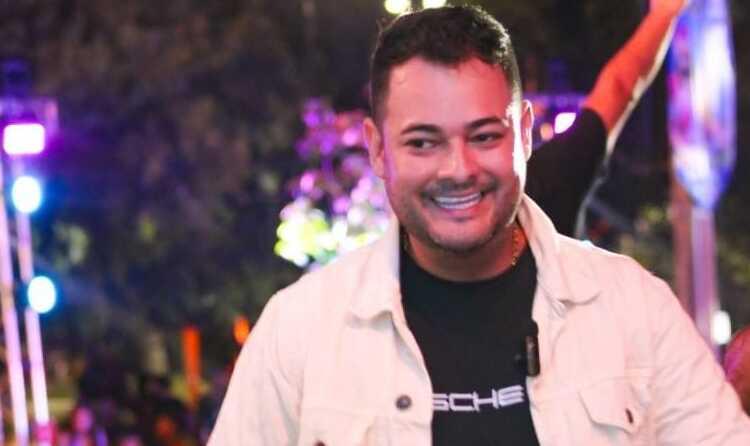 Cantor Willianson abre show de Thalles Roberto durante passagem em Goiás