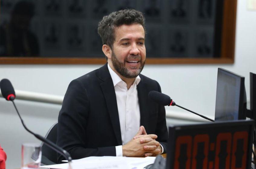 Deputado André Janones admite ‘rachadinha’ e faz acordo com PGR para encerrar caso