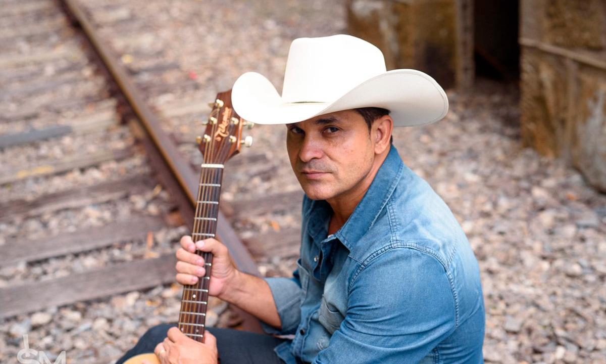 Silvio Motta, a Voz Sertaneja da Fé, Prepara Novidades Musicais para 2025