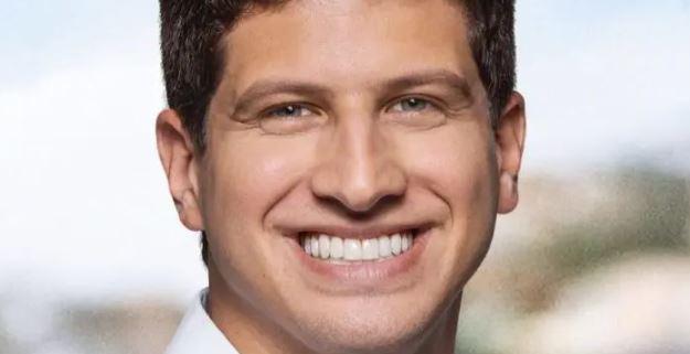 Suspeita de superfaturamento: João Campos autoriza compra de livros por R$ 1,6 mil a unidade