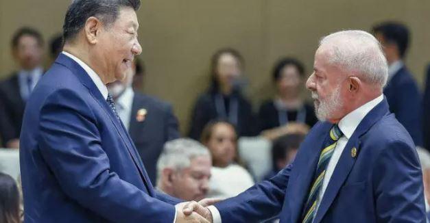 Lula levou uma comitiva de pelo menos 120 pessoas em suas viagens à Rússia e à China