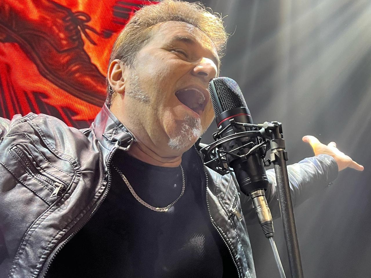 Jota T regrava o clássico pentecostal “Canela de Fogo” em versão rock