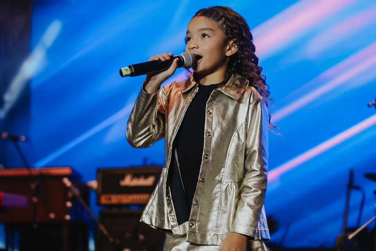Maria Pita emociona plateia ao abrir show de Kirk Franklin no Brasil e se torna destaque do The Connect Faith