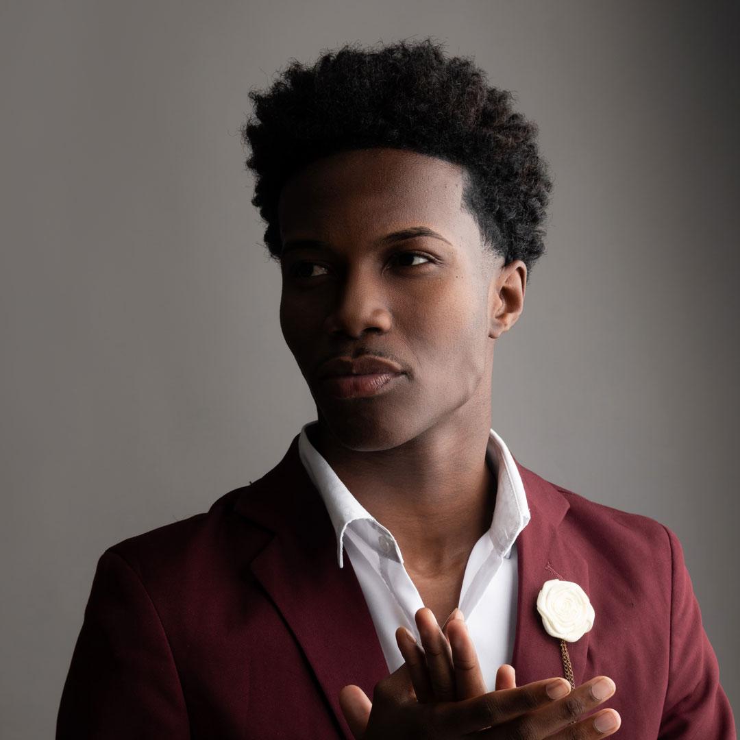 Neemias Coutinho lança a canção “Me Guarda”, proteção e aconchego em Deus