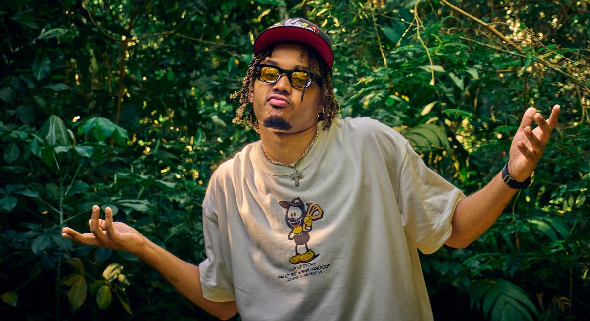 Trapper Brunno Ramos lança o single e clipe de “Pés Descalços” pela Universal Music