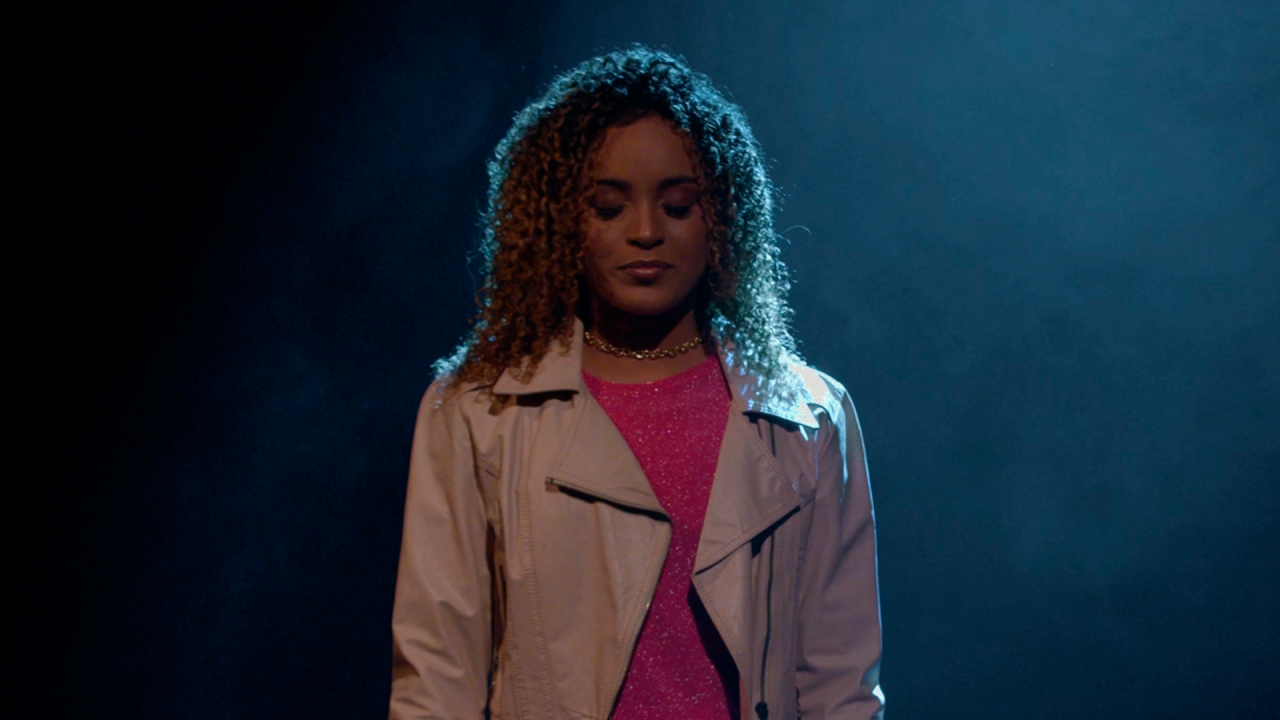 Vitória Costa traz uma mensagem de êxito com a canção “O Próximo Rei”