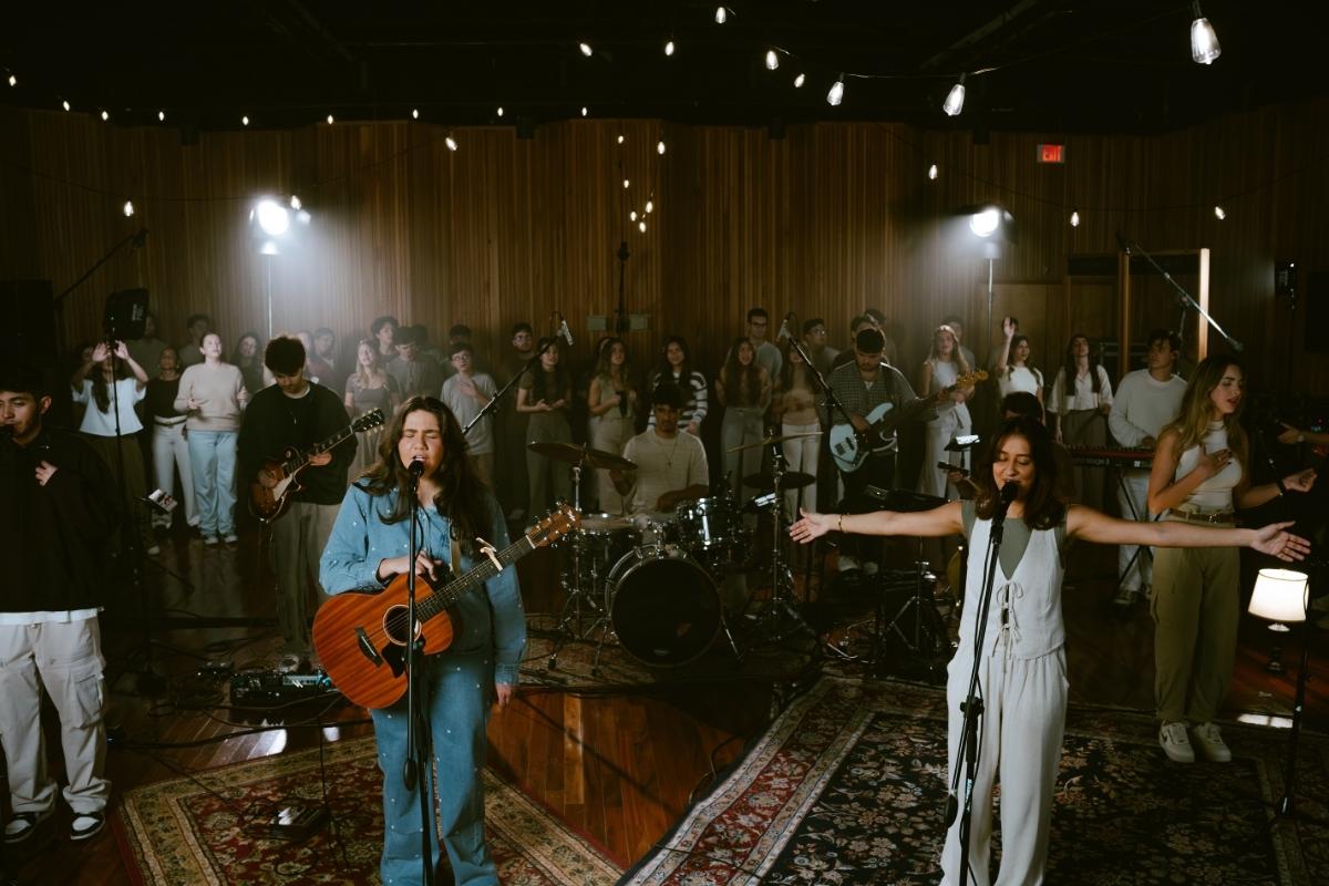 Cantora Rafa Charone lança a canção o “Éden”, de volta ao Jardim do Amor