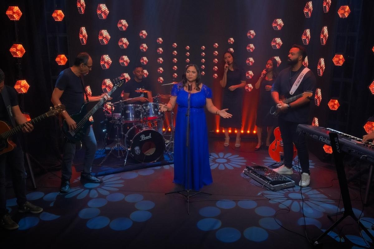 A cantora Claudiamara lança seu primeiro single: “Acalma A Minha Tempestade”