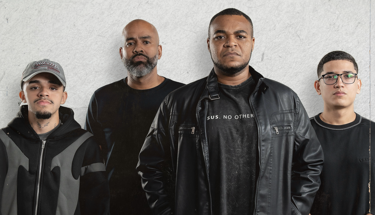 Adoradores Gratos estreia com o single “Escolho a Ti”