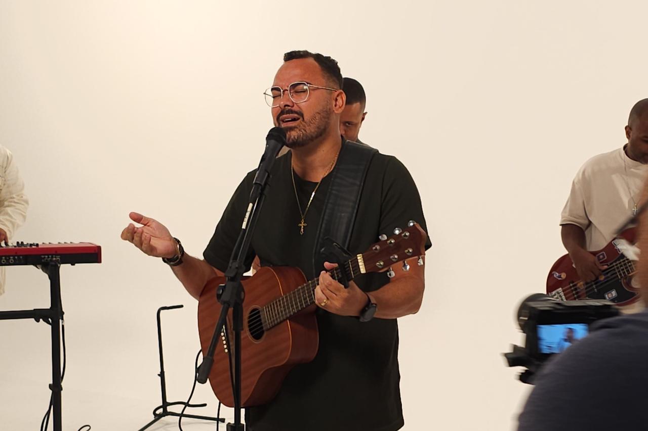 Com pegada MPB, Thiago Augustho lança a música 