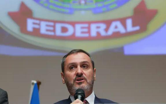 Diretor da PF pede a Moraes para colocar agentes dentro da casa de Bolsonaro