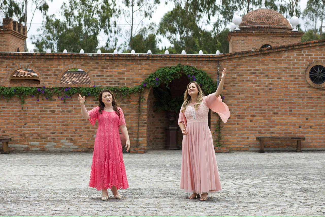 Josely Ramos feat. Eliã Oliveira na icônica canção “Ditosa Cidade”