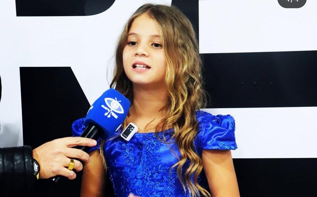 Aline Silva, pregadora mirim de 10 anos, emociona público com sua fé e louvor