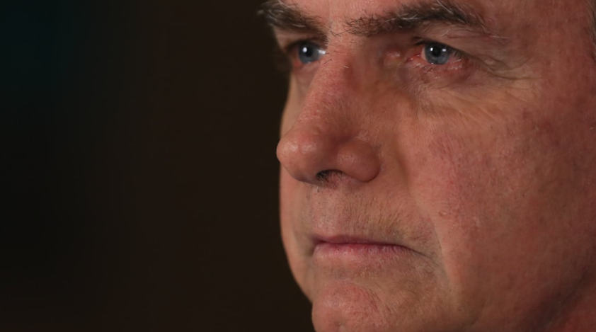 Bolsonaro apresenta diagnóstico de câncer de pele