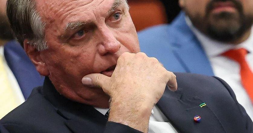 #BolsonaroFree: apoio ao ex-presidente domina redes sociais