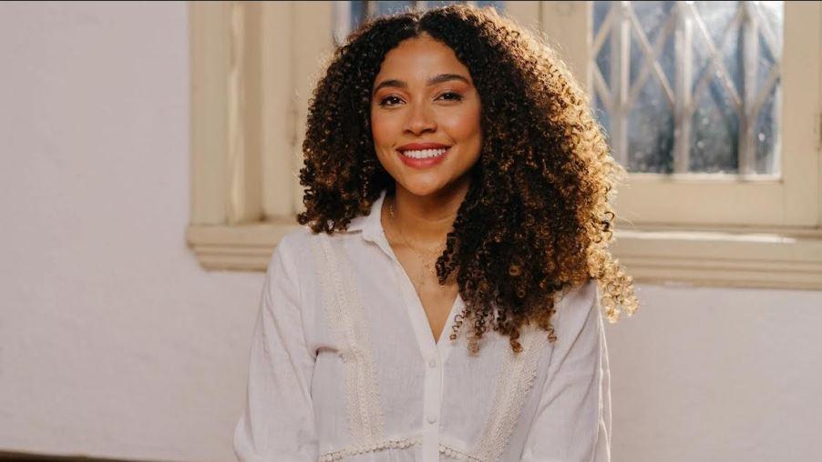 Gabriela Gomes lança EP Manso e Humilde e celebra sucesso digital