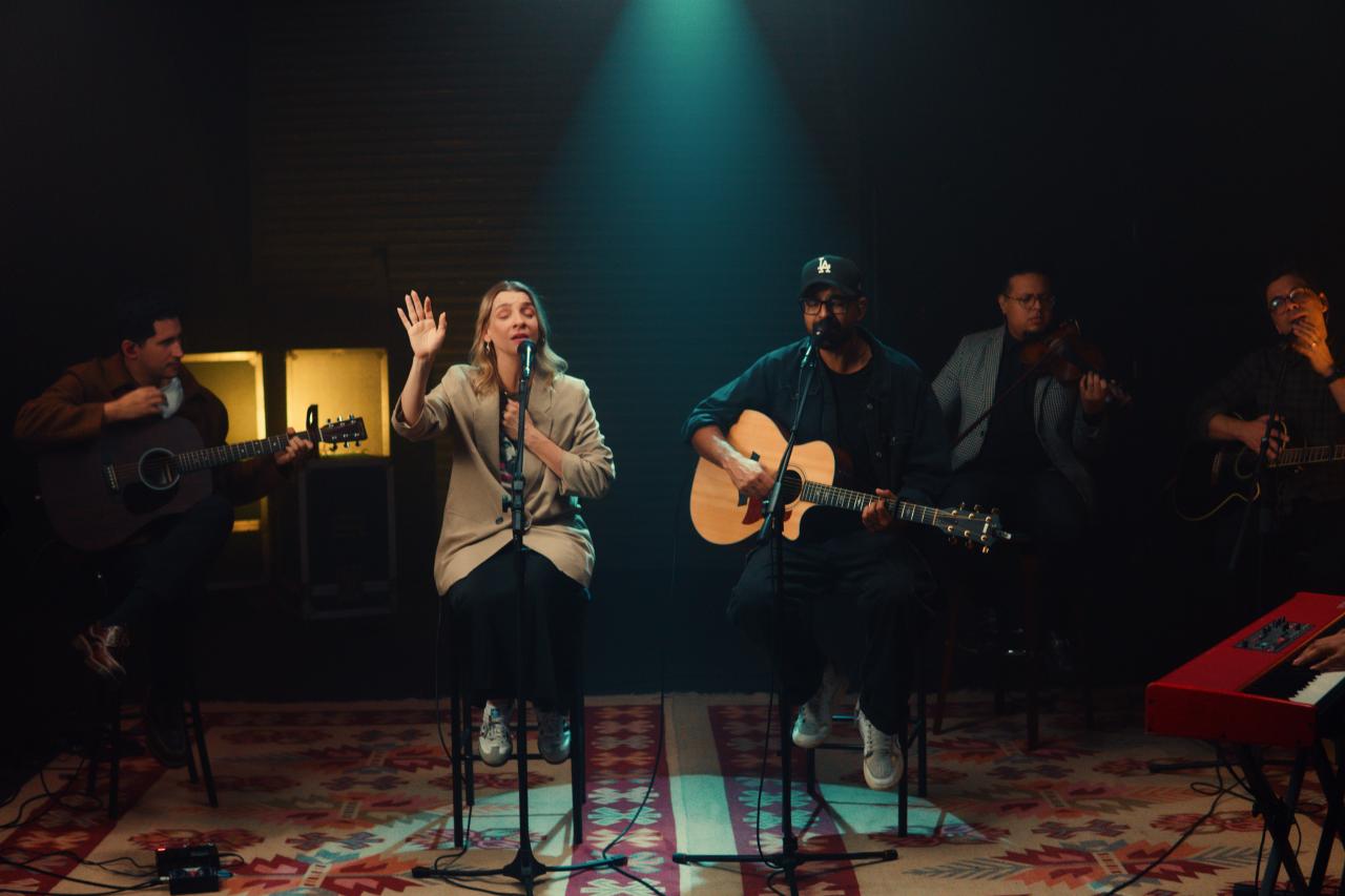 Lucas e Evelyn lançam a canção “Que Nome É Esse”, um Nome sobre todo nome