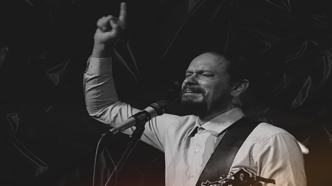 Arthur de Jesus retorna aos palcos e relança “Sou Feliz” em versão rock ballad