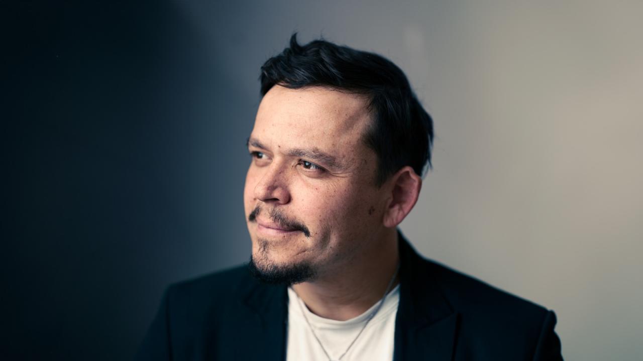 Dadai lança “Tu Sombra En Mí”, dueto com Amanda Garcia, em clipe gravado na neve