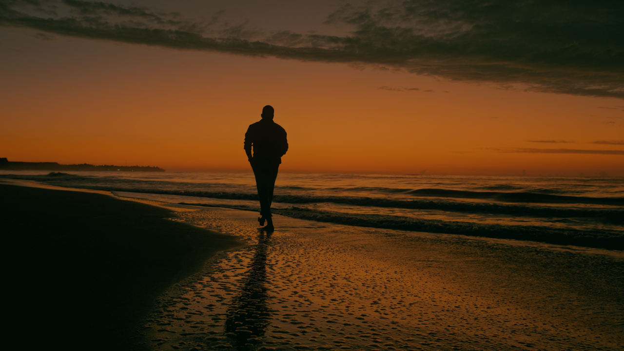 Dione Freire lança as redes no videoclipe da canção “Deus Tem Promessas”